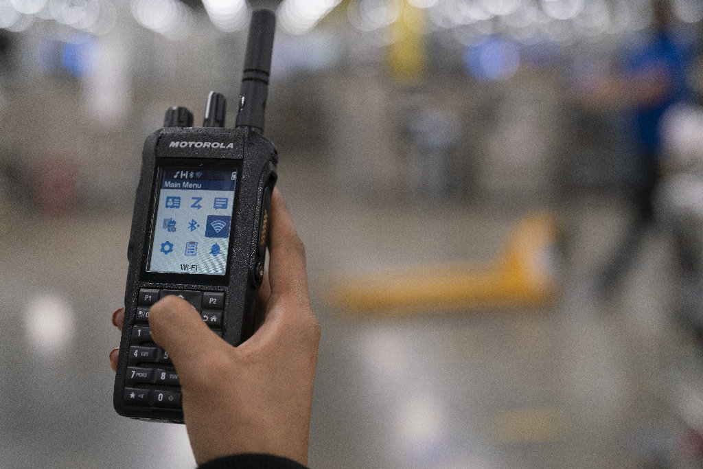 Motorola Solutions представила новую радиостанцию для работы в шумных условиях